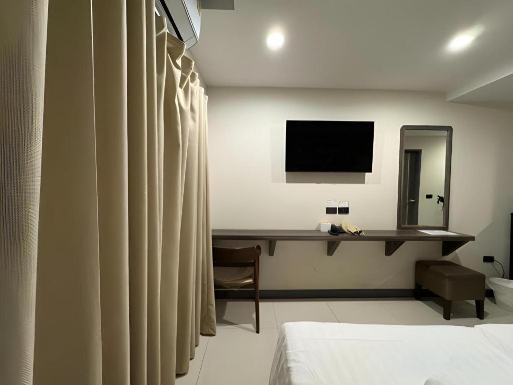 Hotel Seoul3 & Slow Bar Cafe Bangkok