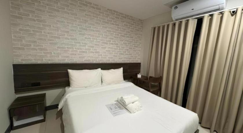 Hotel Seoul3 & Slow Bar Cafe 2*