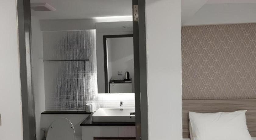 Hotel Seoul3 & Slow Bar Cafe 2*