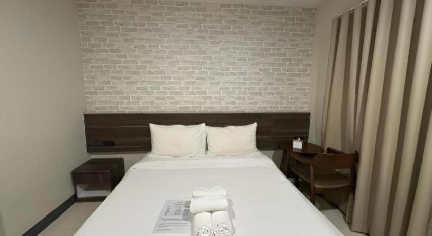 Seoul3 & Slow Bar Cafe 2* Bangkok