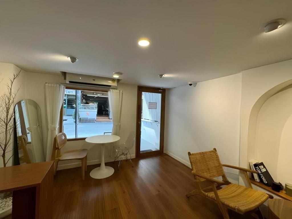Seoul3 & Slow Bar Cafe