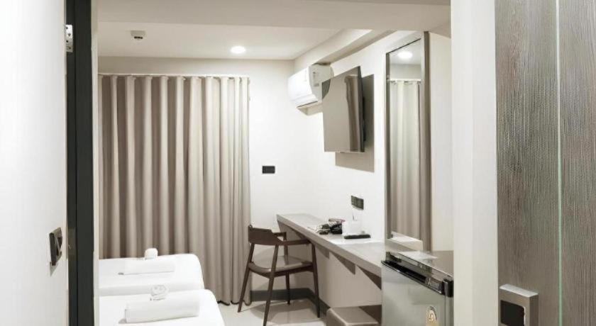 Seoul3 & Slow Bar Cafe Hotel 2*